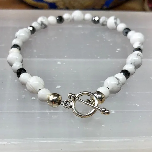 Natural Crystal Howlite & Hematite Bracelet w/Sterling Clasp Closure - Picture 2 of 4